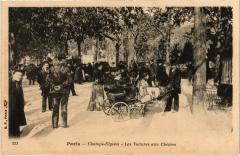 Paris Champs-Elysées Voitures aux Chevres