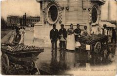 Petits Metiers Paris Marchands de fruits