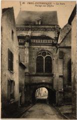 Triel Passage sous l'Eglise France