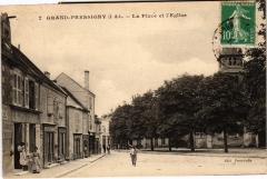 Grand Pressigny La Place et l'Eglise France