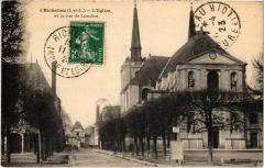 Richelieu L'Eglise et la rue de Loudun France à Richelieu