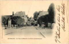 Richelieu La Place du Marche et la Porte France à Richelieu
