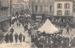Landerneau - La Place Du Marche Un Jour De Foire à Landerneau