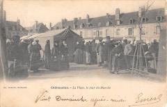 Chateaudun - La Place - Le Jour Du Marche à Châteaudun