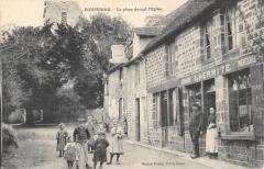 Dompierre - La Place Devant L'Eglise à Dompierre