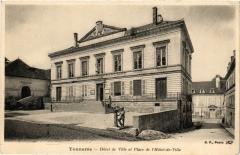 Tonnerre Hotel de Ville et Place France à Tonnerre