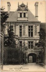 Sens Pavillon de l'Archevache France -
																					89740 Villon
																			