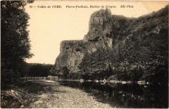 Pierre -Perthuis Roches de Gingon France à Pierre-Perthuis