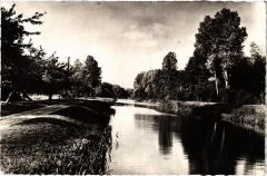 Accolay Les bords du canal France