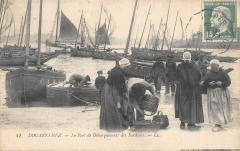 Douarnenez - Le Port De Debarquement Des Sardines à Douarnenez