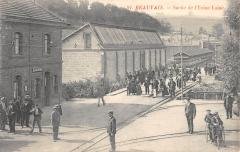 Beauvais - Sortie De L'Usine Laine à Beauvais