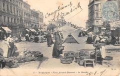 Toulouse - Place Arnaud Bernard - Le Marche à Toulouse