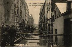 Carte postale ancienne Inondations 1910 - Rue Traversière prise Avenue Daumesnil
                                                                     à Paris 12e
                                