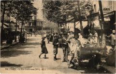La Rue Cambronne à Paris 15e