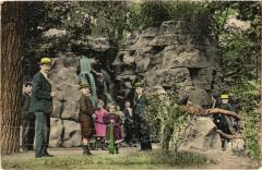 Buttes-Chaumont - La Petite Cascade à Paris 19e
