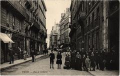 Rue de Grenelle à Paris 7e