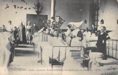 Senlis - Interieur D'Une Ambulance Bombardee Par Les Allemands -
																					60300 Senlis
																			