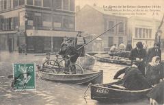 Paris - Crue De La Seine 1910 - Pontonniers Sur Bachots Youyous à Paris