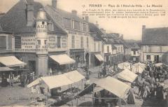 Fismes - Place De L'Hotel De Ville - Le Marche à Fismes