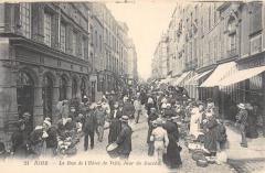 Riom - La Rue De L'Hotel De Ville Un Jour De Marche -
																					63200 Riom
																			
