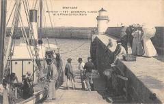 Quiberon - La Jetee Et Le Phare Du Port Maria à Quiberon