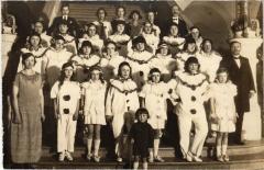 Paris 18e enfants dans costumes carte photo -
																					75018 Paris 18e
																			