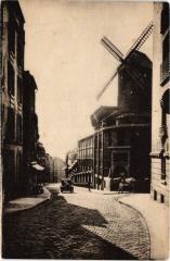 Rue Lepic - Le Moulin de la Galette à Paris 18e