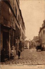 Carte postale ancienne L'Impasse Trainée
                                                                     à Paris 18e
                                