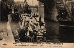 Paris Accident Pont de l'Archeveché Autobus dans la seine