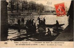 Paris Accident Pont de l'Archeveché Autobus dans la seine
