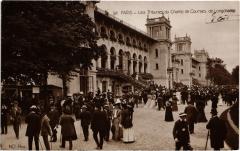 Les Tribunes du Champ de Courses de Longchamp à Paris 16e