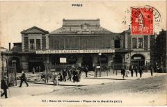 Carte postale ancienne Place de la Bastille - Gare de Vincennes
                                                                     à Paris 12e
                                