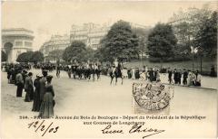 Carte postale ancienne Avenue du Bois de Boulogne - Départ du Président de Ia République aux Courses de Longchamp
                                                                     à Paris 16e
                                