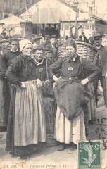 Dieppe - Porteuses De Poissons à Dieppe