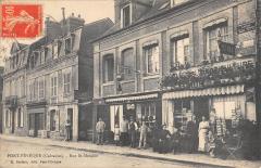 Pont L'Eveque - Rue Saint Melaine - Coiffeur - Tabac -
																					14130 Pont-l'Évêque
																			