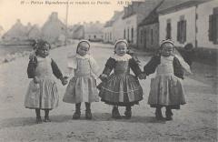Petites Bigoudennes Se Rendant Au Pardon