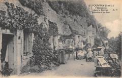 Vouvray - Habitations Dans Le Rocher à Vouvray