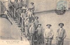 Mines Et Mineurs - La Descente De La Mine