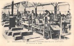 Commission Des Ardoisieres D'Angers - Les Fendeuses En Atelier à Angers