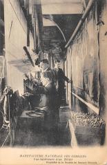 Carte postale ancienne Manufacture Nationale des Gobelins - Vue intérieure d'un Métier
                                                                     à Paris 13e
                                