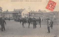 Les Greves Du Nord - A Denain - Une Patrouille Au Repos à Denain