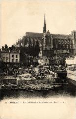 Amiens la Cathedrale et le marche à Amiens