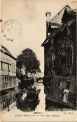 Amiens vieilles maisons sur le Canal des Clairons à Amiens
