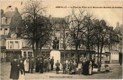 Abbeville Place du Pilori Monument Boucher -
																					80100 Abbeville
																			