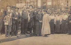 Paris Xe - Carte Photo - Rue Saint Denis - Devanture De Magasin Avec Les -
																					75010 Paris 10e
																			