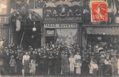 Beauvais - Carte Photo - Devant Le Magasin Au Phenix Articles Pour Fume -
																					60000 Beauvais
																			