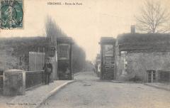 Peronne - Porte De Paris à Péronne