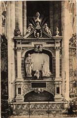 Amiens la cathedrale Tombeau à Amiens