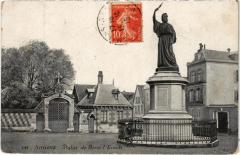 Amiens Statue de Pierre l'Ermite à Amiens