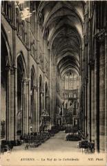 Amiens la Nef de la cathedrale à Amiens